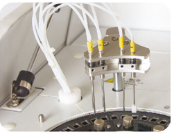 全自動生化分析儀（恒速200測試/小時）