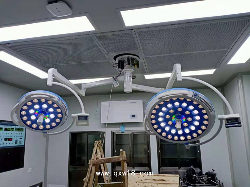 山東辰宏手術(shù)床無影燈吊塔吊橋病床消毒機
